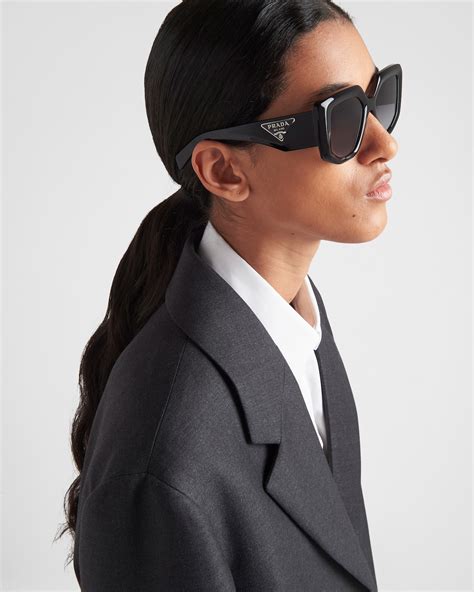 What are the shades that this Prada model on their .